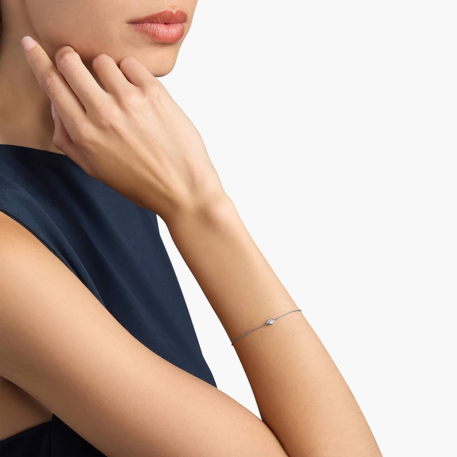 Mini Bezel Set Pear Cut Diamond Bracelet (1/6 ct. tw.)