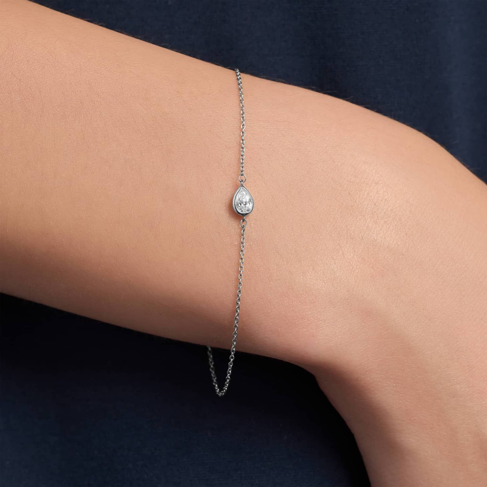 Mini Bezel Set Pear Cut Diamond Bracelet (1/6 ct. tw.)